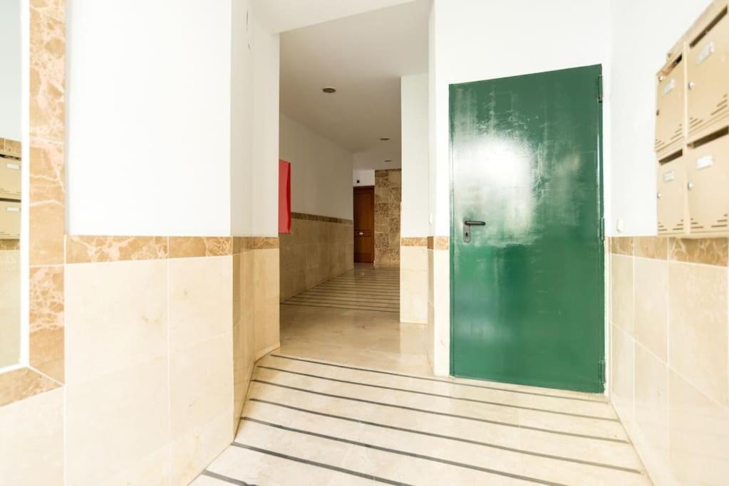 Apartamento con parking gratis en el centro de Malaga Apartamento Exterior foto